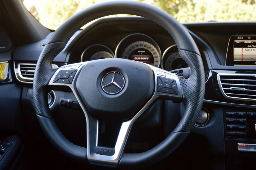  Mercedes-Benz E350 4Matic Sedan 2014 года  (фото 19 из 40)